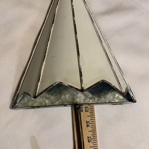 Farmhouse/distressed wall accent.  Use as accent only or insert floral pieces - Picture 3 of 9